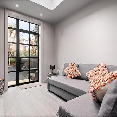 Lovely 2-Bed Apartment - Hosted By Guestready Londra Dış mekan fotoğraf