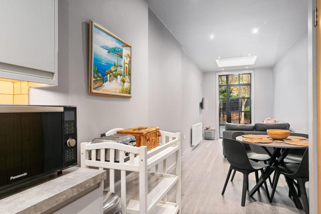 Lovely 2-Bed Apartment - Hosted By Guestready Londra Dış mekan fotoğraf