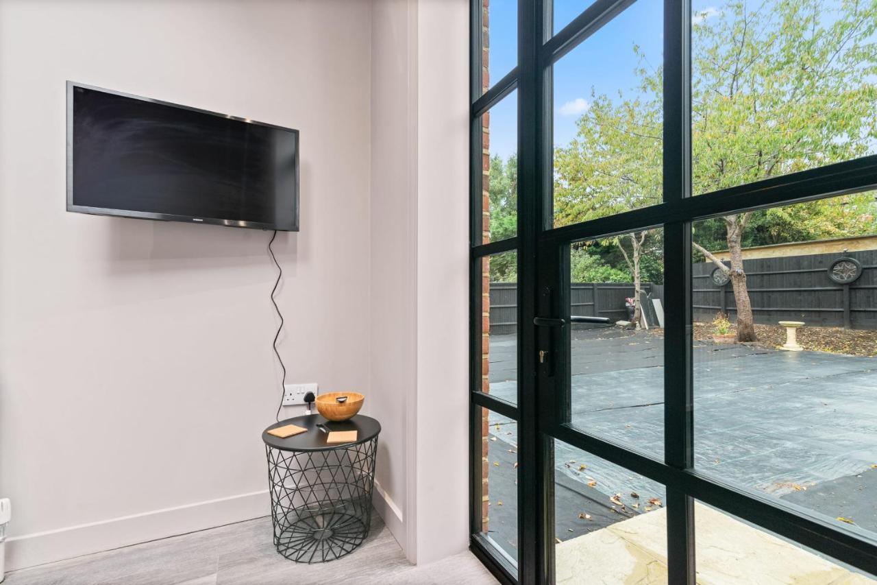 Lovely 2-Bed Apartment - Hosted By Guestready Londra Dış mekan fotoğraf