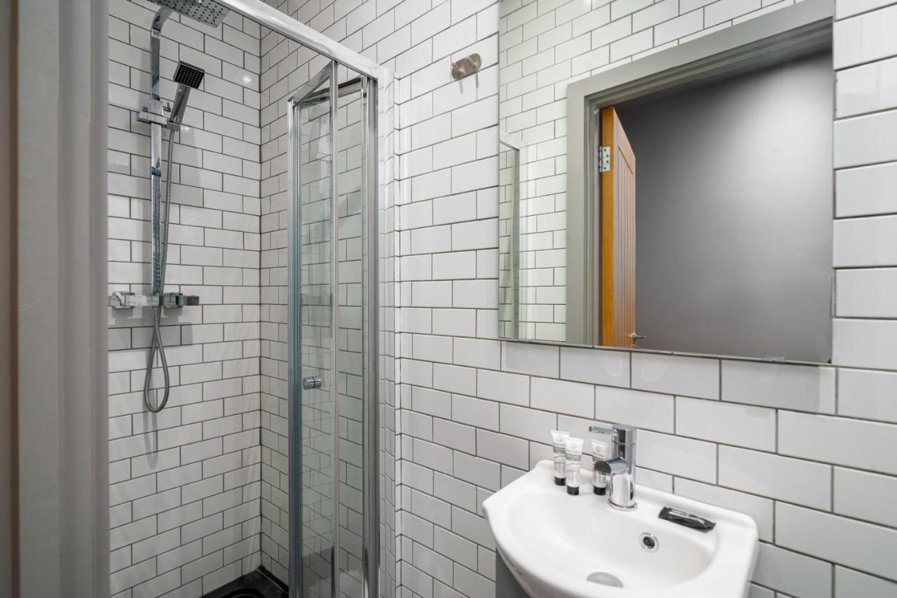 Lovely 2-Bed Apartment - Hosted By Guestready Londra Dış mekan fotoğraf